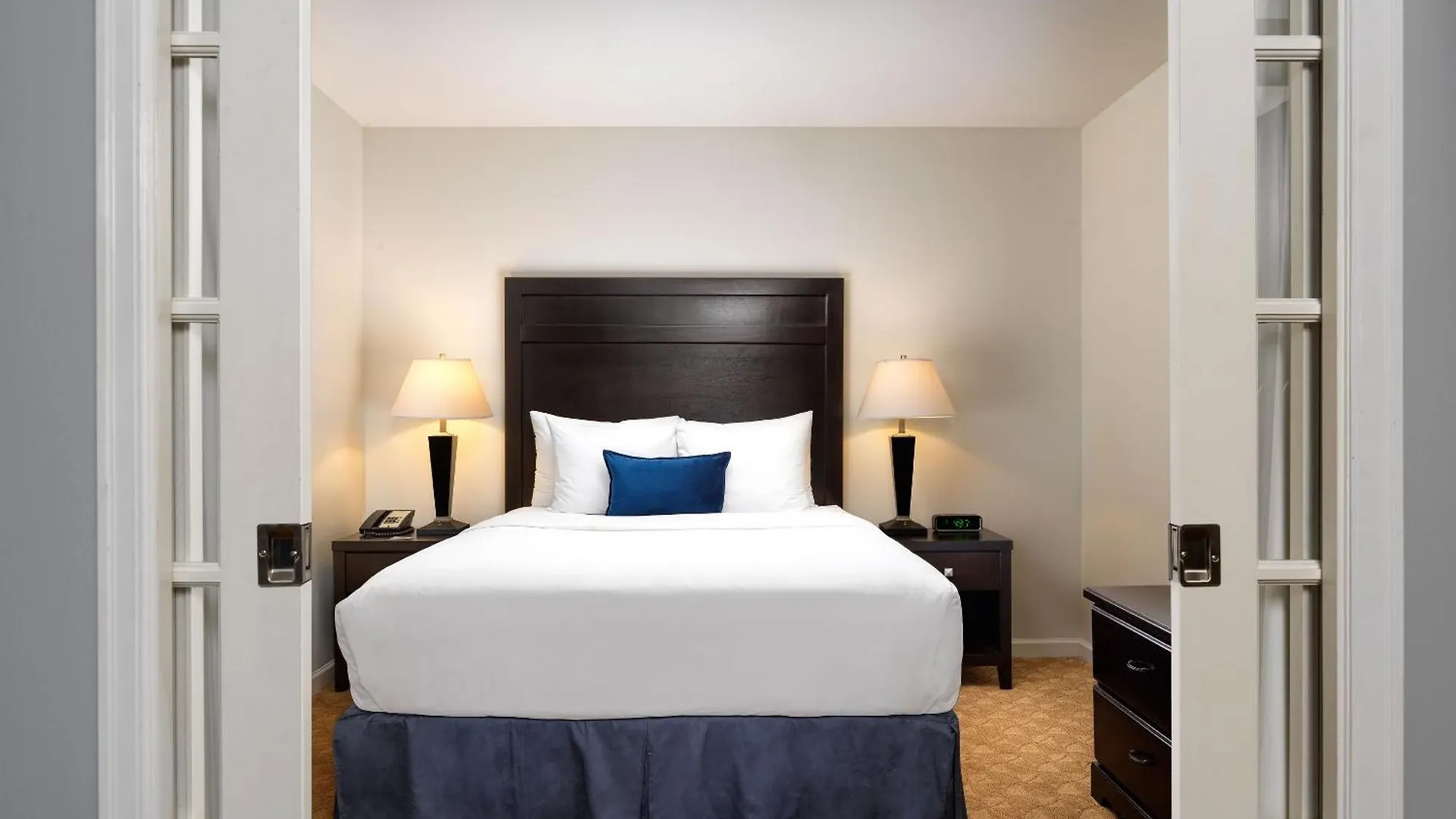 ***  Huntingdon Hotel And Suites Victoria Canada