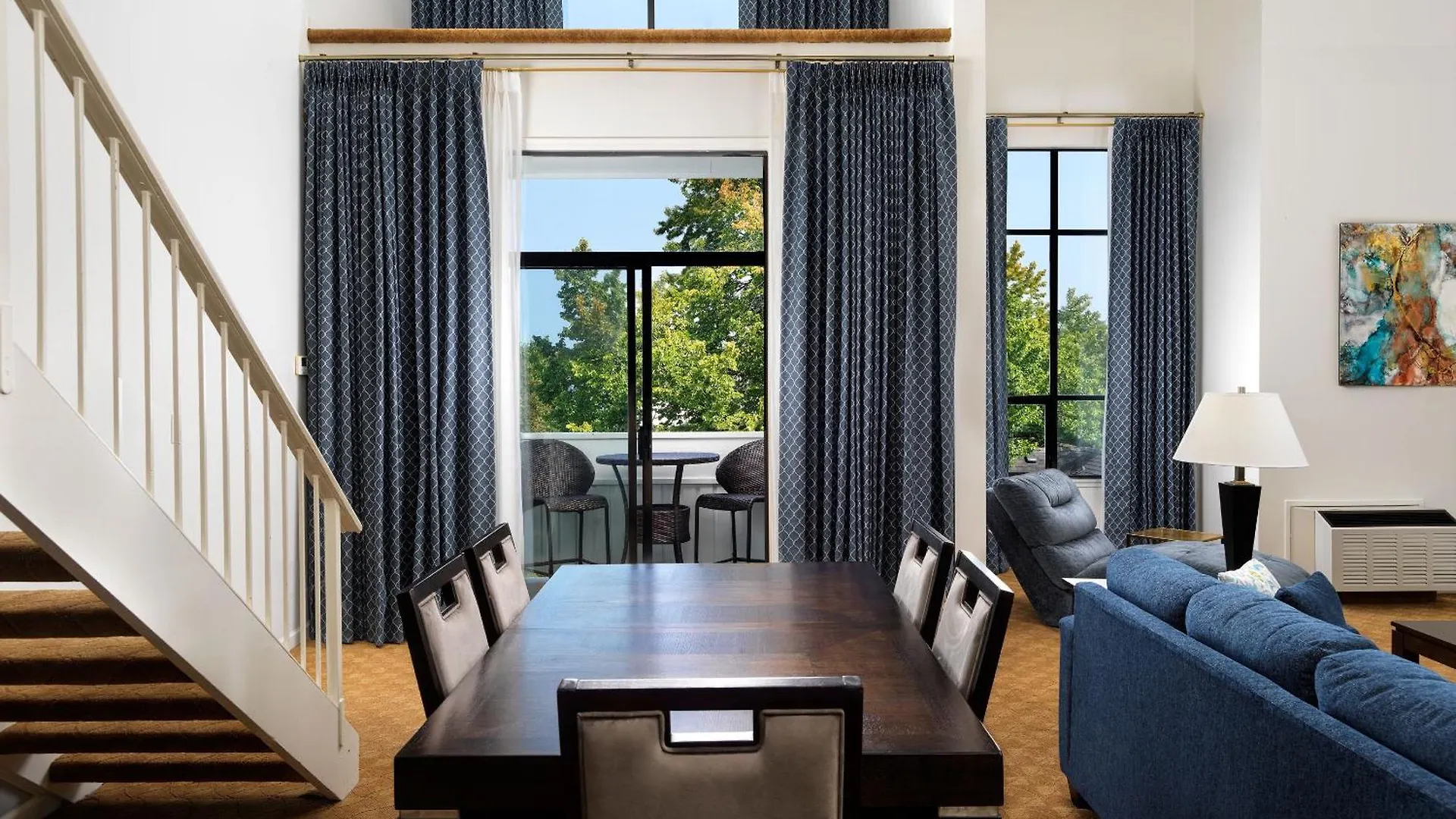 Huntingdon Hotel And Suites Victoria