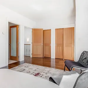 Cedar Hill Sunlit - Bright Spacious & Modern Holiday home Victoria