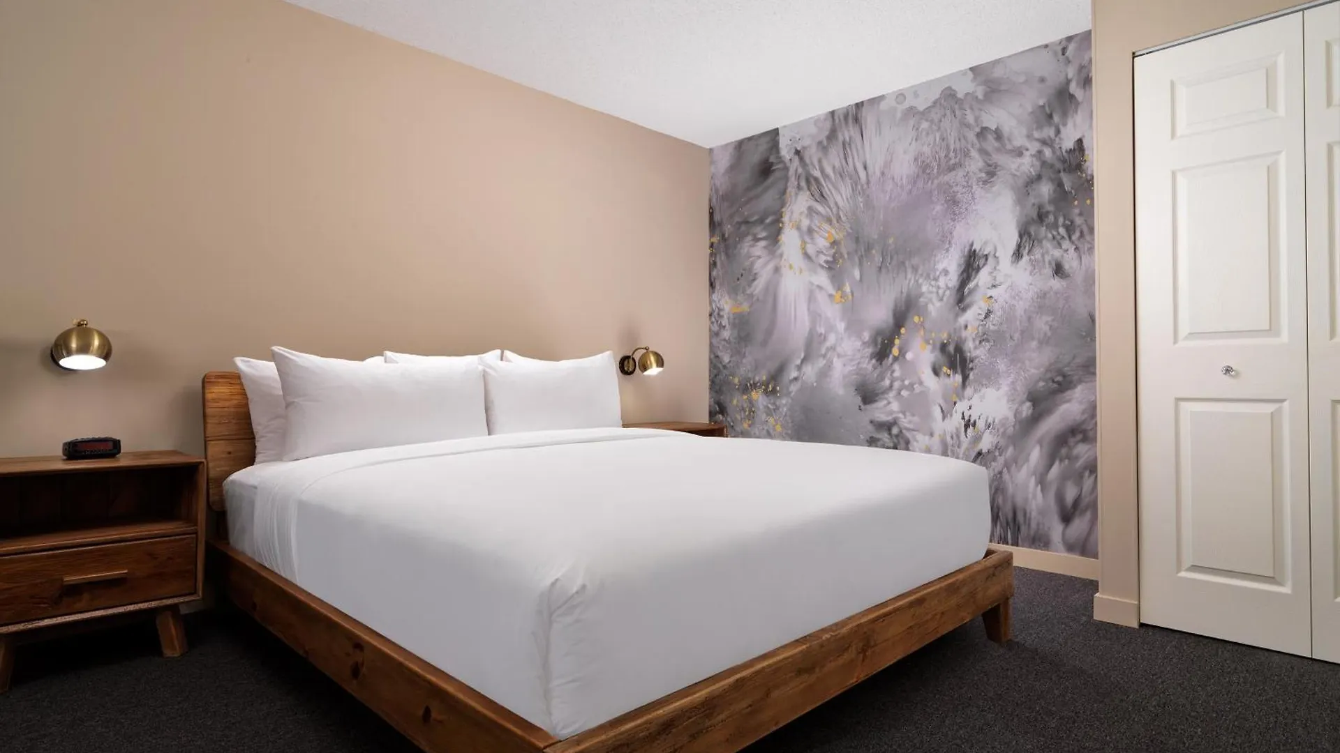 Huntingdon Hotel And Suites Victoria