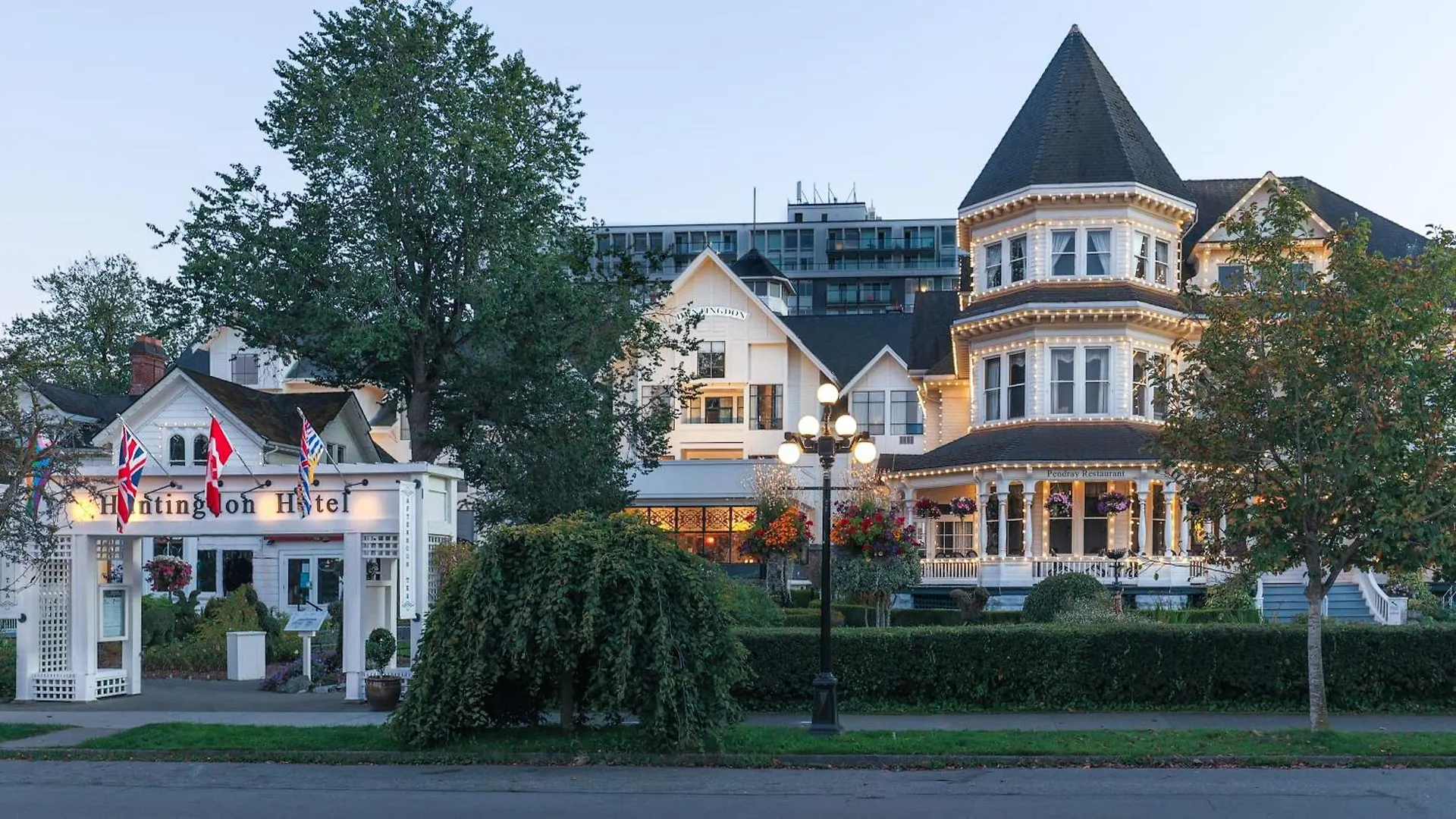 Huntingdon Hotel And Suites Victoria 3*,