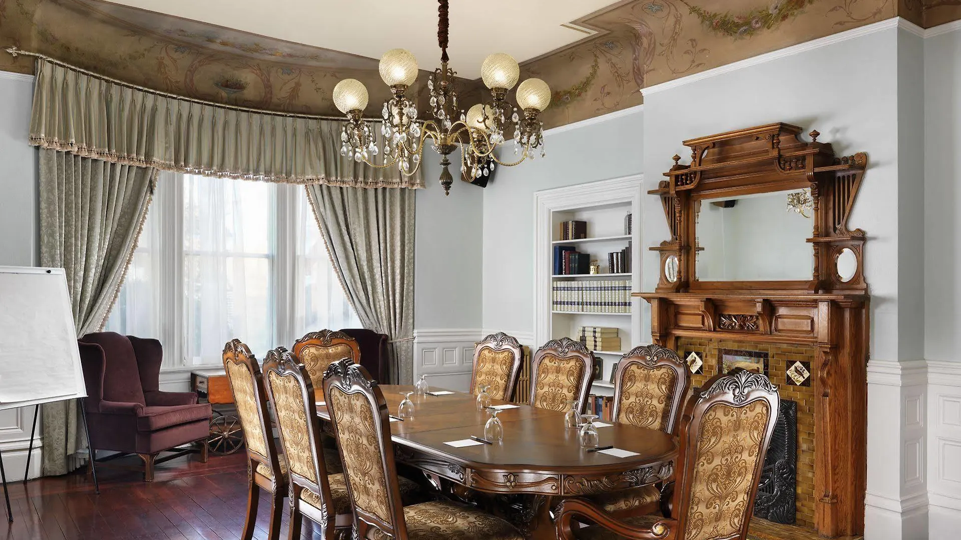 Huntingdon Hotel And Suites Victoria